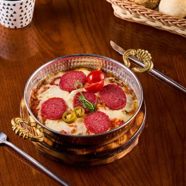 Kolbasa bilan menemen