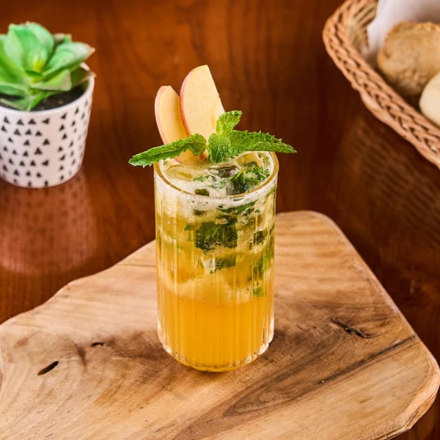 Peach apple iced tea